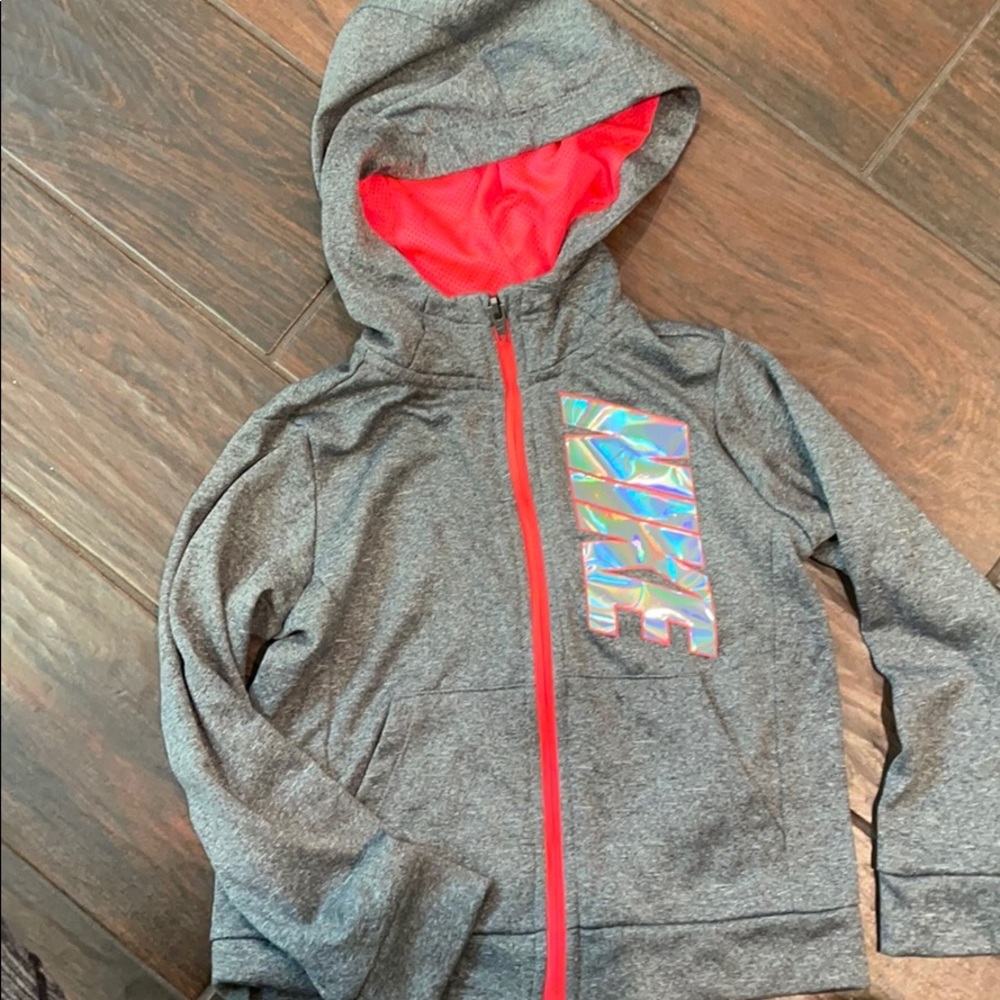 Nike girl dri-fit hoodie 5-6
